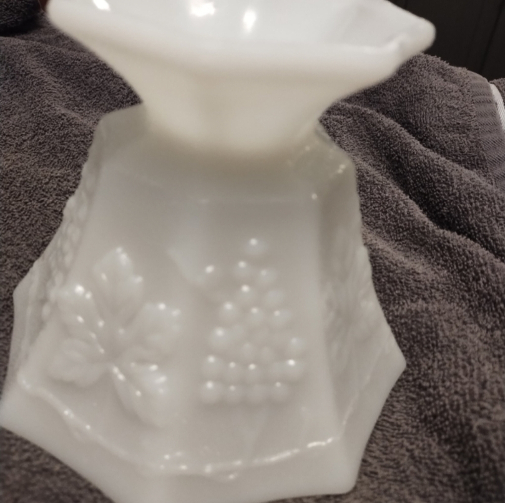 Milk Glass Grape Anchor Hocking Pedestal Candy Dish And 2 Tumblers - Picture 5 of 11